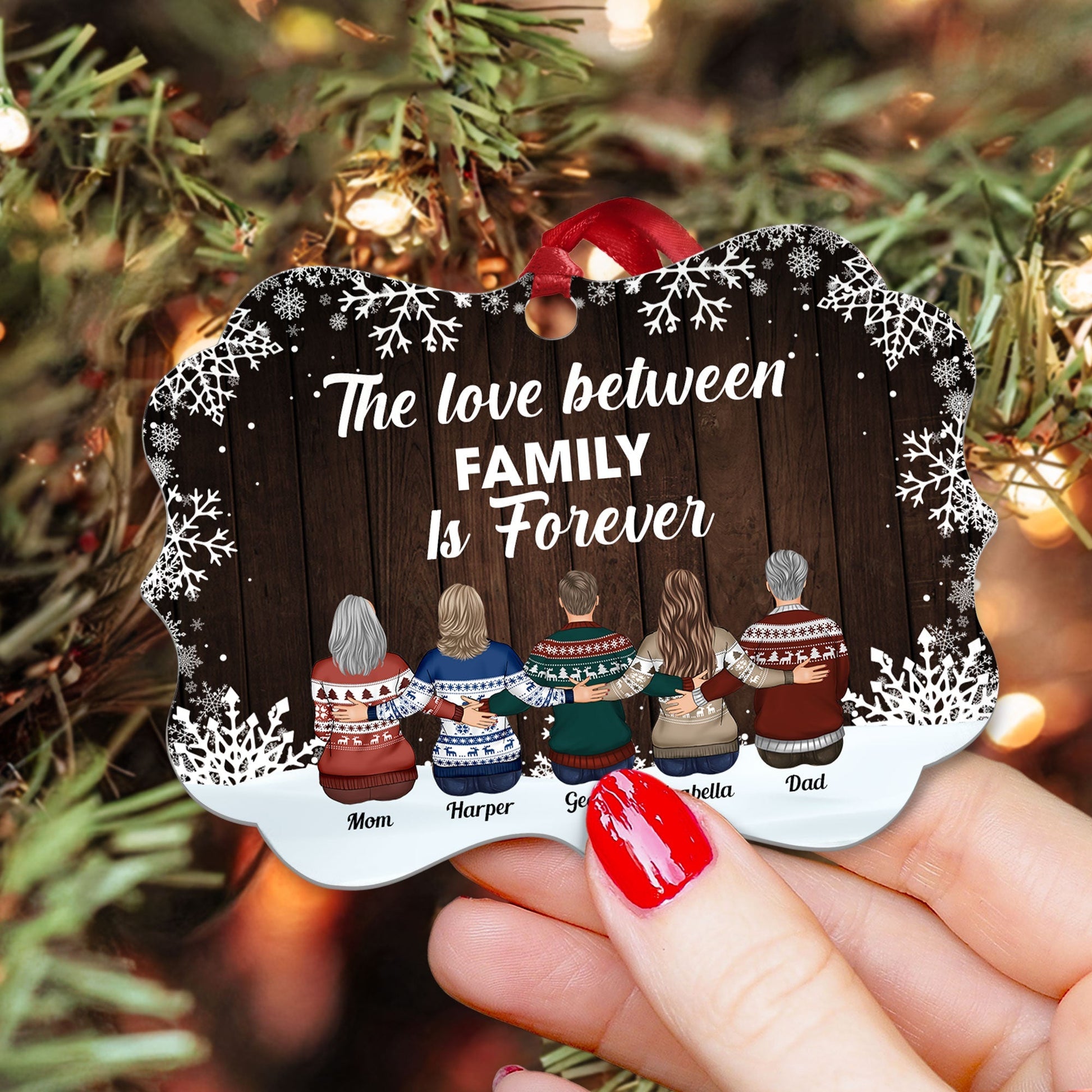 The Love Between Family Is Forever - Personalized Aluminum Ornament - Christmas Gift Family Ornament For Dad, Mom, Children - Family Hugging